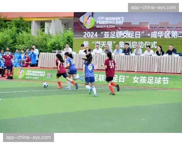 “女孩足球日”活动在德甲全部18个主场同步举行 “女孩足球日”活动在德甲全部18个主场同步举行